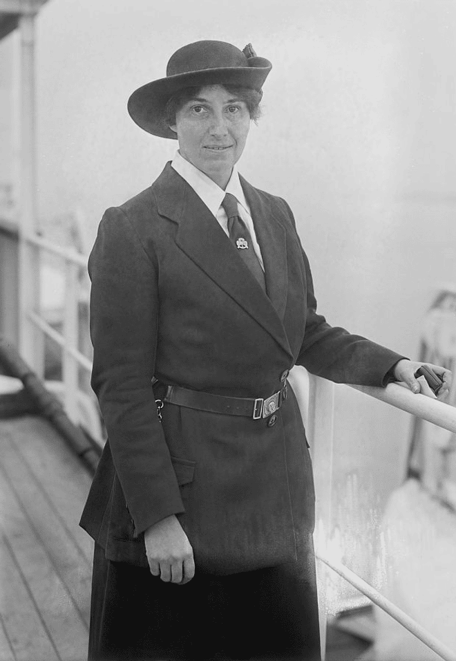 Portrét Olave Baden-Powell,hlavní světová průvodkyně (skautská průvodkyně)