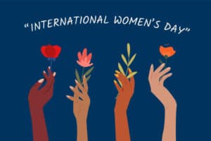Ruce a květiny s nápisem "International Women's Day"