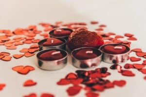 Valentýnské symboly, růže a svíčky