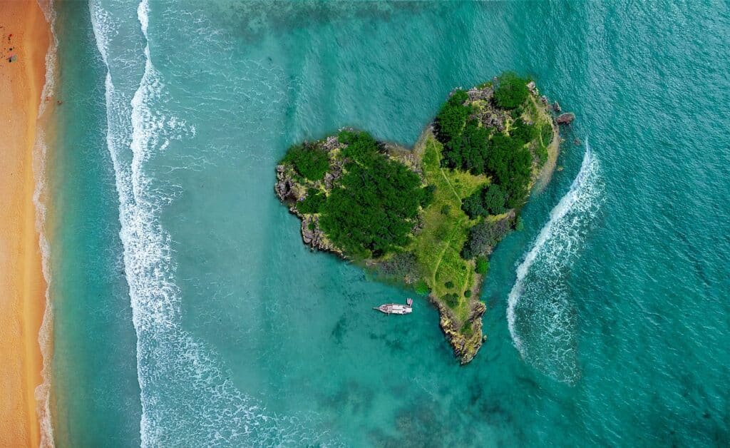Ostrov ve tvaru srdce.