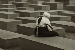 Mezinárodní den památky obětí holocaustu.
