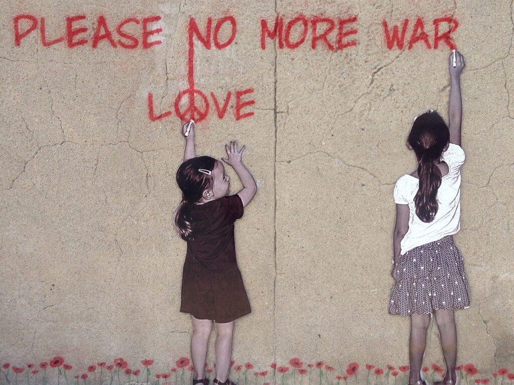 Ilustrace dvou dětí píšící nápis na zeď "No more war. Love"