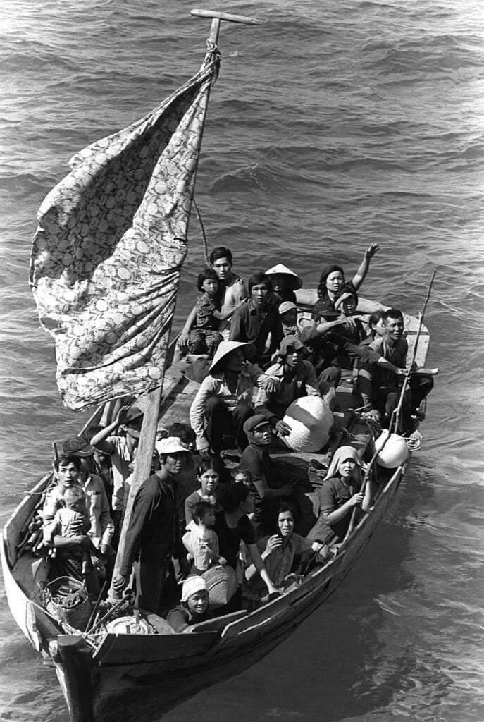 Uprchlící před válkou plavící se na lodi